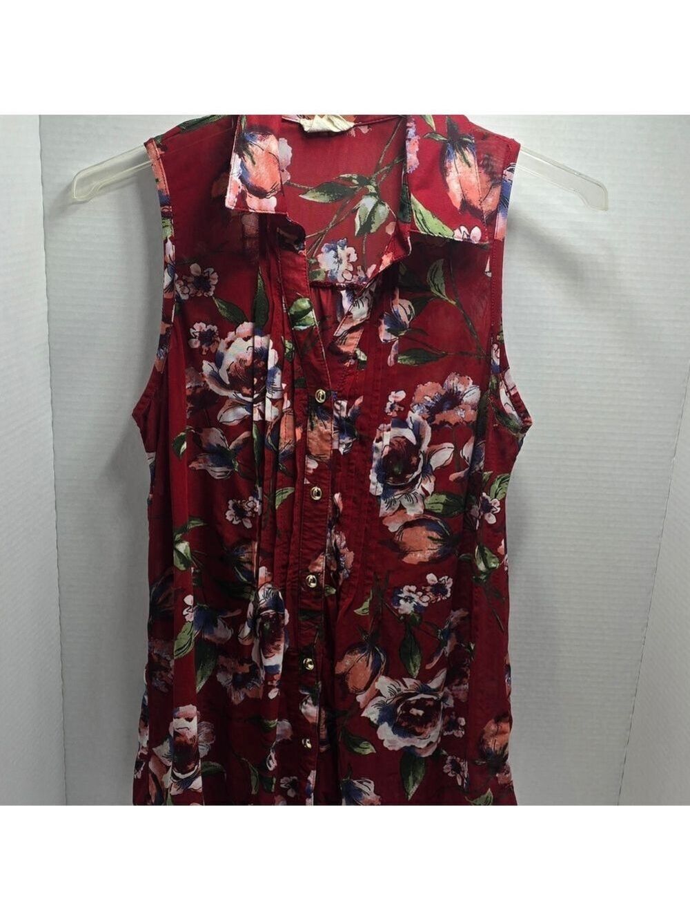 Floral Button-Down Sleeveless Blouse in Burgundy